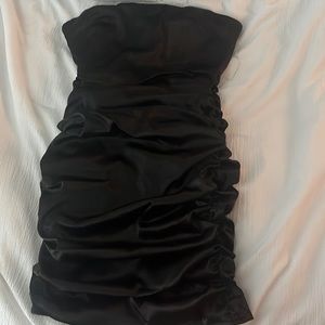 Black strapless dress!!